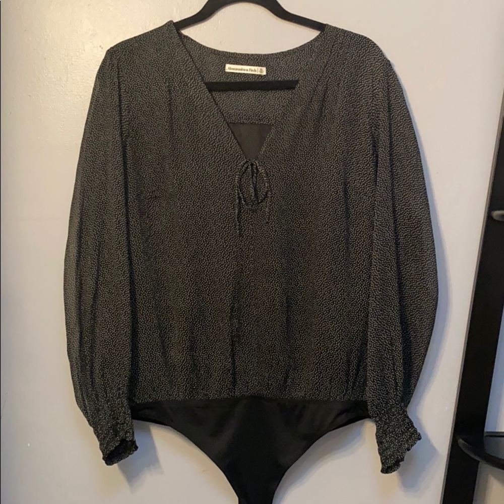 A & F polka dot body suit 🖤🤍